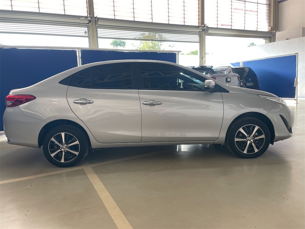 Toyota Yaris - 1.5 16V FLEX SEDAN XLS MULTIDRIVE
